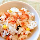 【簡単】塩鮭とワカメの炊き込みご飯【お弁当】